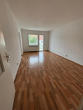 Wohnzimmer - Helle und geräumige 2-Zimmer Wohnung mit großem Balkon!