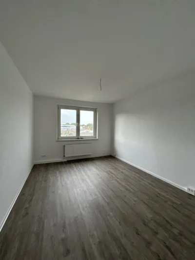 Frisch sanierte 4 Raum Wohnung mit Balkon, 19300 Grabow, Etagenwohnung